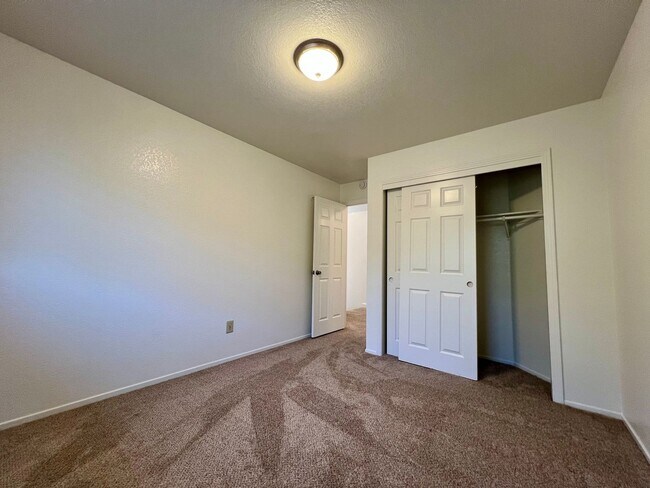 Building Photo - 1342 Kingswood Dr