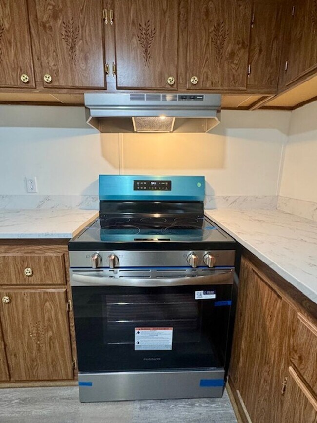 Building Photo - FOR RENT