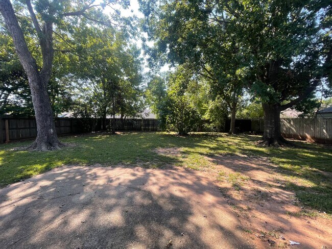 Building Photo - Must See! Welcoming Home In Greenacres Place!