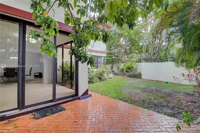Building Photo - 323 Ives Dairy Rd