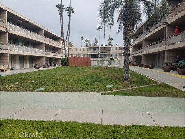 Building Photo - 6979 Palm Ct