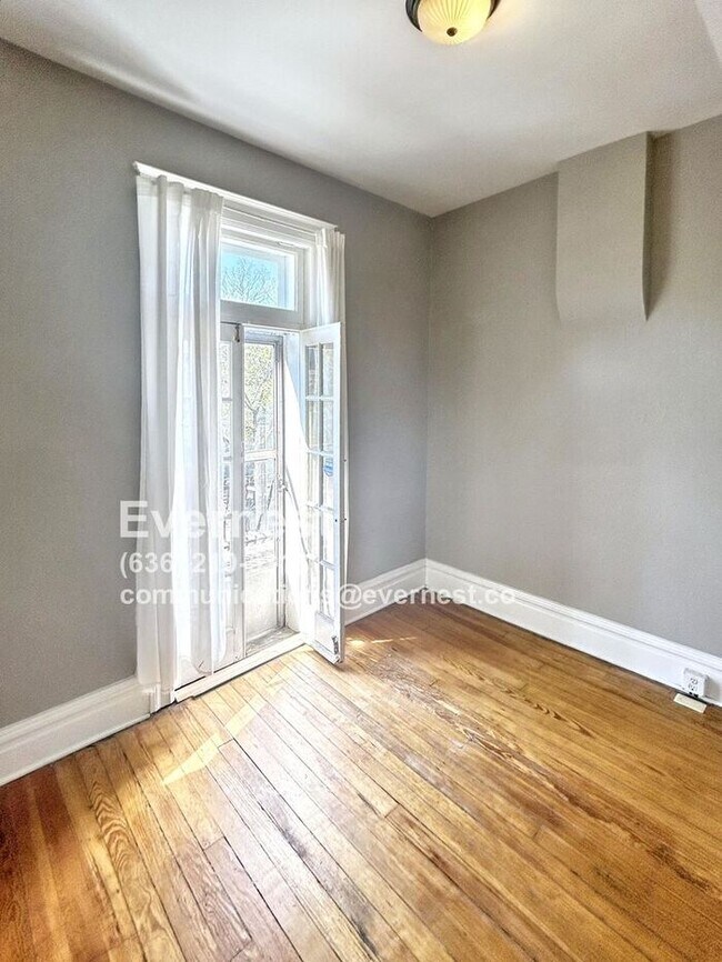 Building Photo - 4-Bedroom, 2-Bathroom Home in a Convenient...