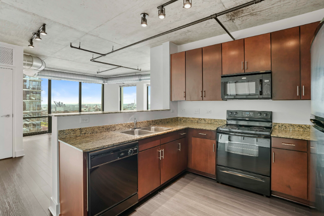 Building Photo - 889 S Clark St