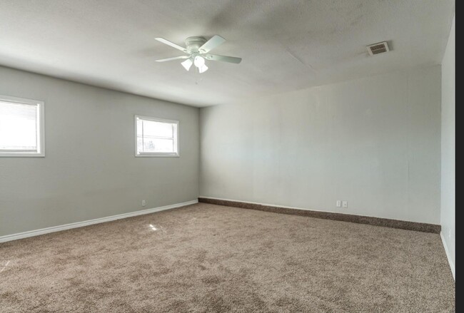 Building Photo - Move in special 2nd months rent $350 off