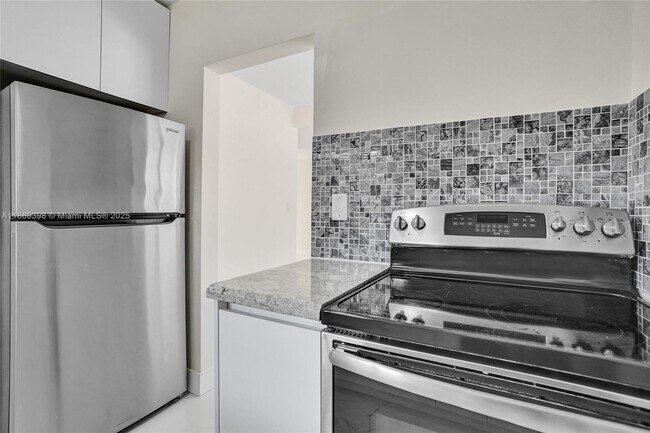 Building Photo - 12055 NE 9th Ave