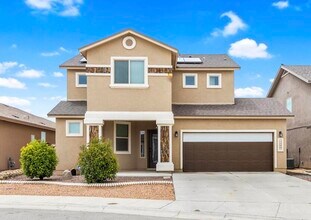 Building Photo - 12664 Azulejos St