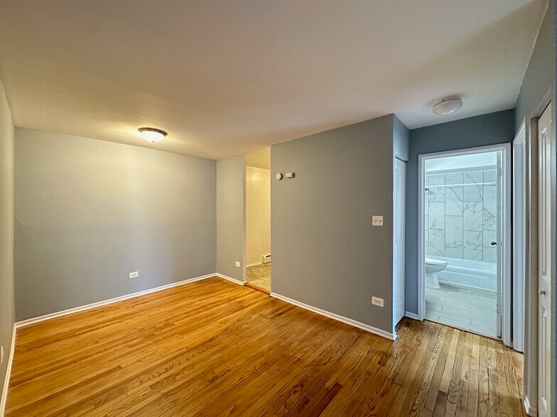 Building Photo - 1515 W Morse Ave