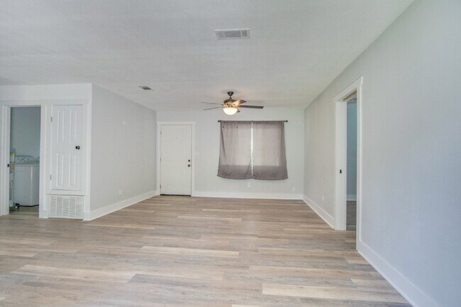 Building Photo - Completely Remodeled 3BR Home on Nearly an Acre with In-Ground Pool, Pool Service Included & Huge...