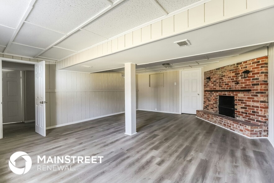 Building Photo - 13000 E 54 St