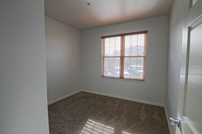 Building Photo - 12766 Ironstone Way