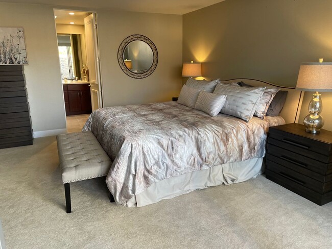 Building Photo - Fully Furnished Annual Lease Available