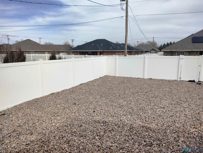 Building Photo - 2115 Roadrunner Dr