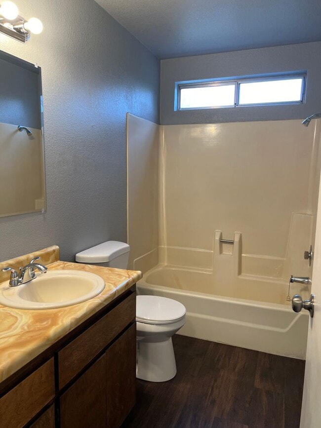 Building Photo - 3 bedroom home in Shasta Lake City