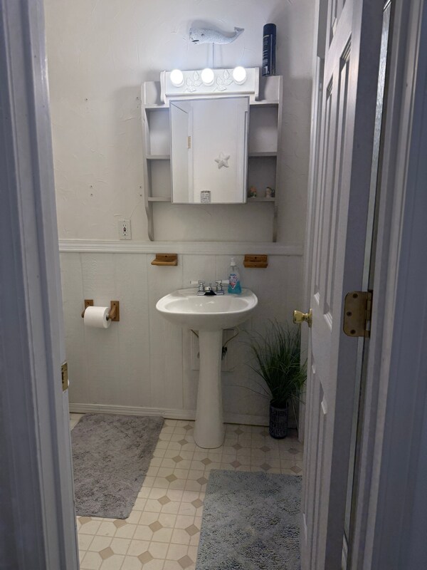 Building Photo - 704 Mystic View Rd