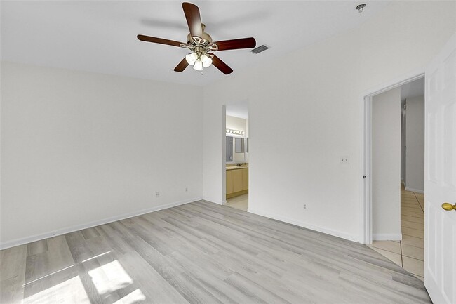 Building Photo - 5642 NW 118th Dr