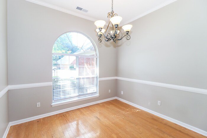 Building Photo - 2402 Mason Dr