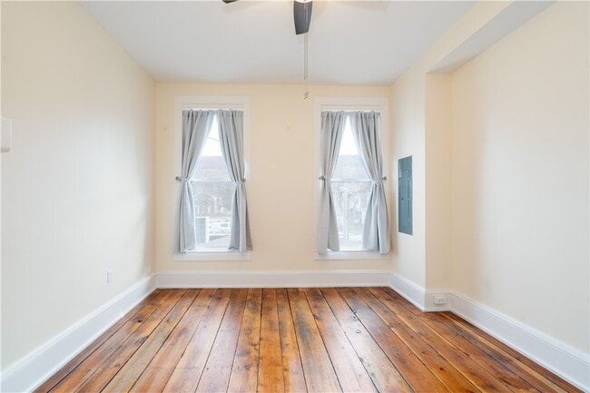 Building Photo - 178 Main St