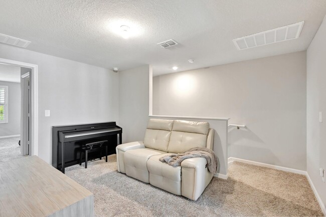 Building Photo - 345 SE Sea Hunt Way