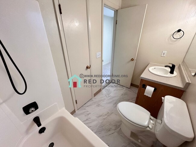 Building Photo - 2 Bed, 1 Bath Condo with Community Pool – $1,800/Month