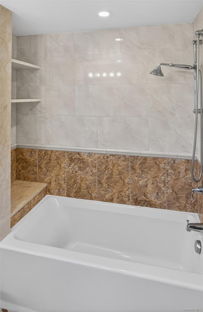 Building Photo - 256 Royal Ave