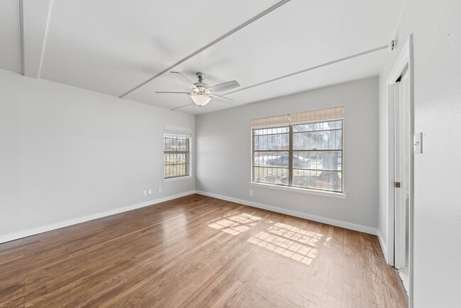 Building Photo - 303 Marquis Ln