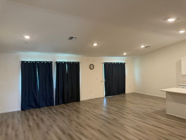 Building Photo - Newer Build, All Electric Home 5 Bedrooms, Loft, 3 bathrooms