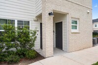 Building Photo - 1101 Halsey Dr