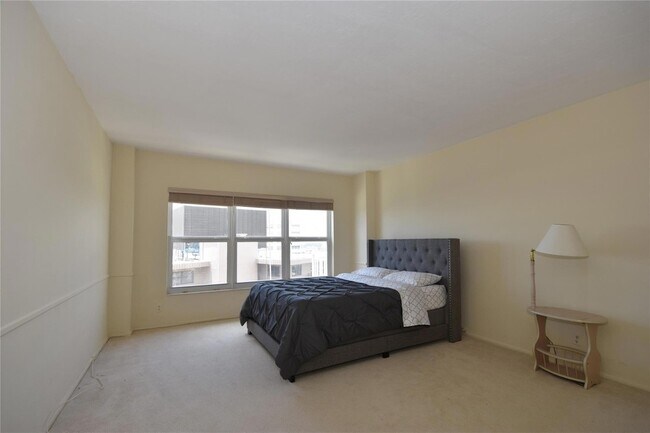 Building Photo - 3850 Galt Ocean Dr