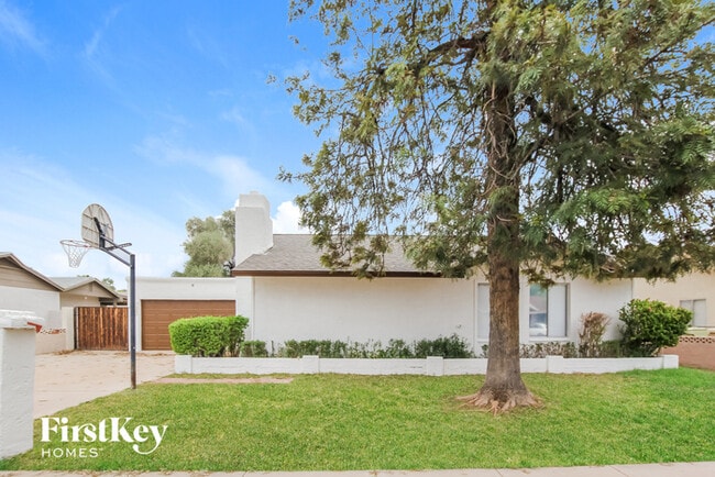Building Photo - 11631 N 58th Dr