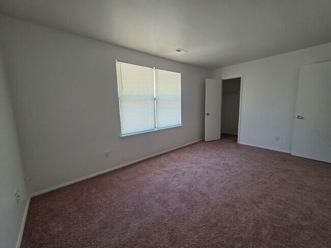 Building Photo - LYO3240#-MW