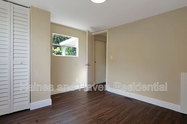 Building Photo - 26 Forest Dr