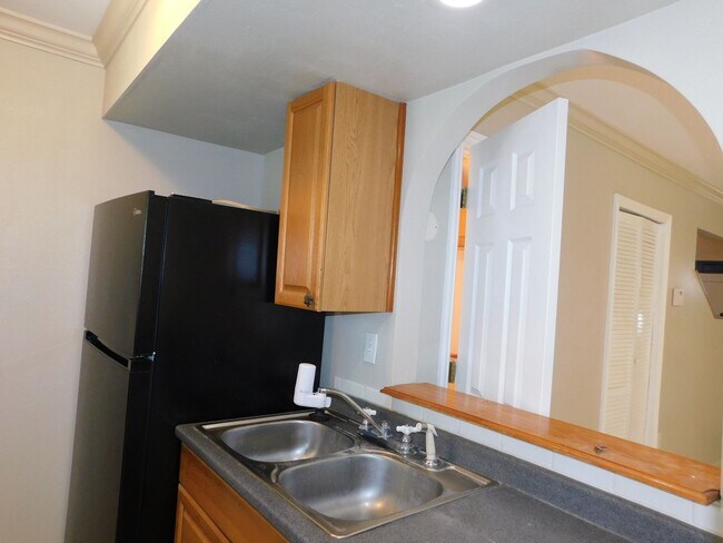 Building Photo - 7322 Oak Manor Dr