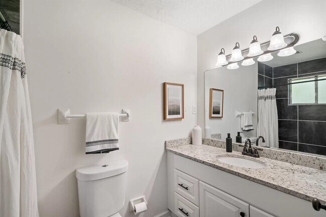 Building Photo - 8081 Ridgetown Ln