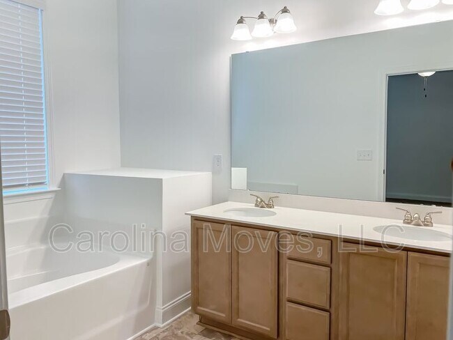 Building Photo - 508 Dottie Ct