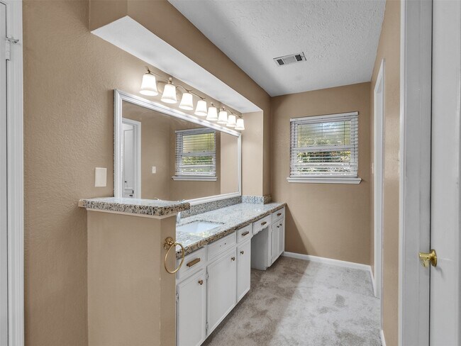 Building Photo - 6702 Moccasin Bend Dr