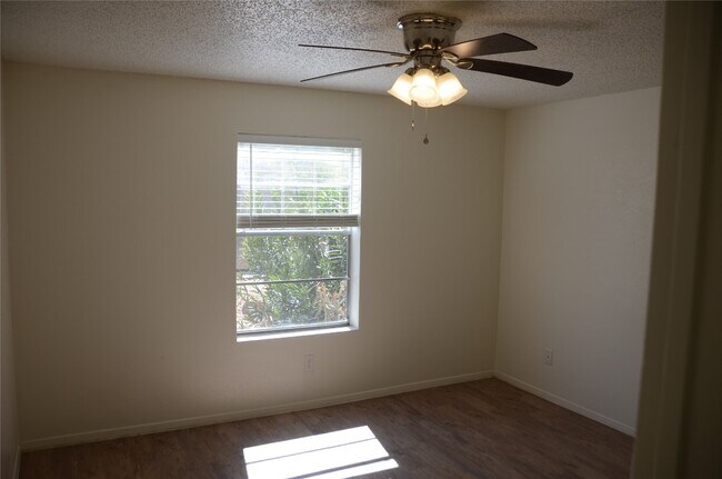 Building Photo - 448 N Joekel Ave