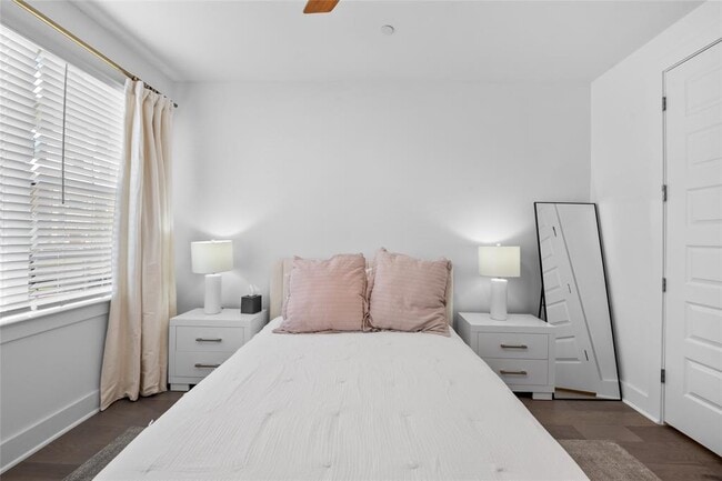 Building Photo - 4310 Authentic Dr