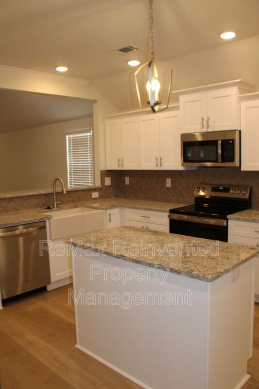 Building Photo - 921 Holbrook Dr