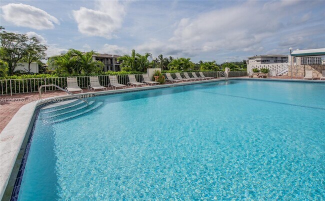 Building Photo - 401 Golden Isles Dr