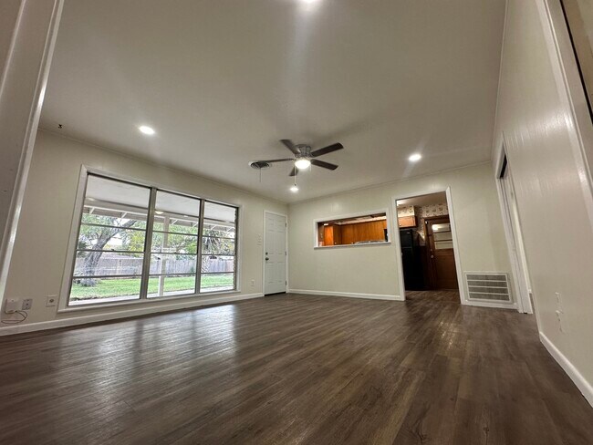 Building Photo - 711 E Locust Ave