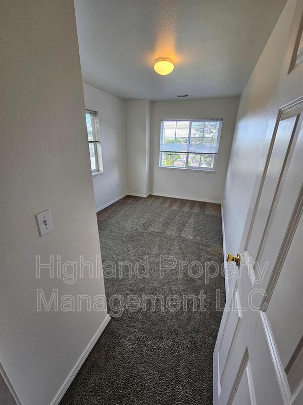 Building Photo - 316 NE Whitman St