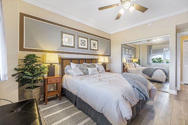 Building Photo - Available for a 7-12 month lease, Unit 208 has a beautiful oceanfront setting.