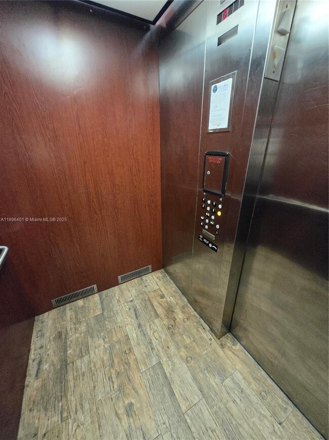 Building Photo - 2647 NW 25th Ave