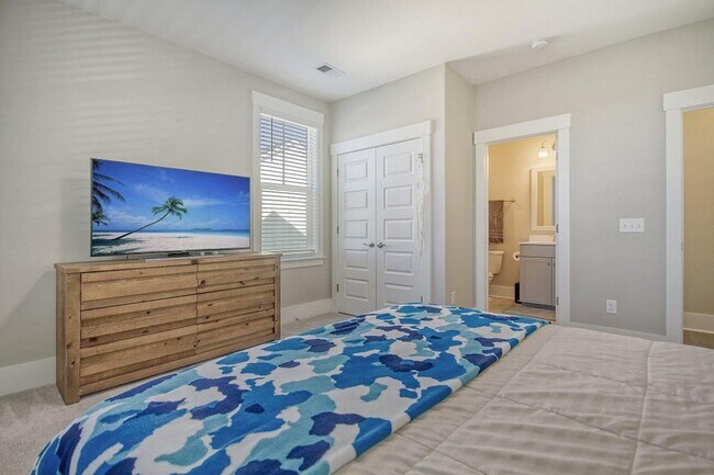 Building Photo - Refined Living in Midtown Nexton