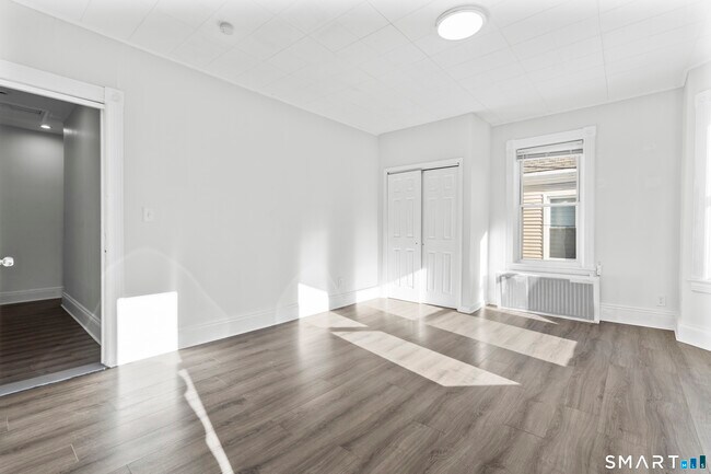 Building Photo - 394 Gregory St