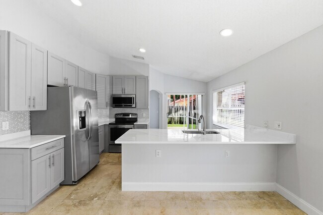 Building Photo - 10781 Cypress Lake Terrace