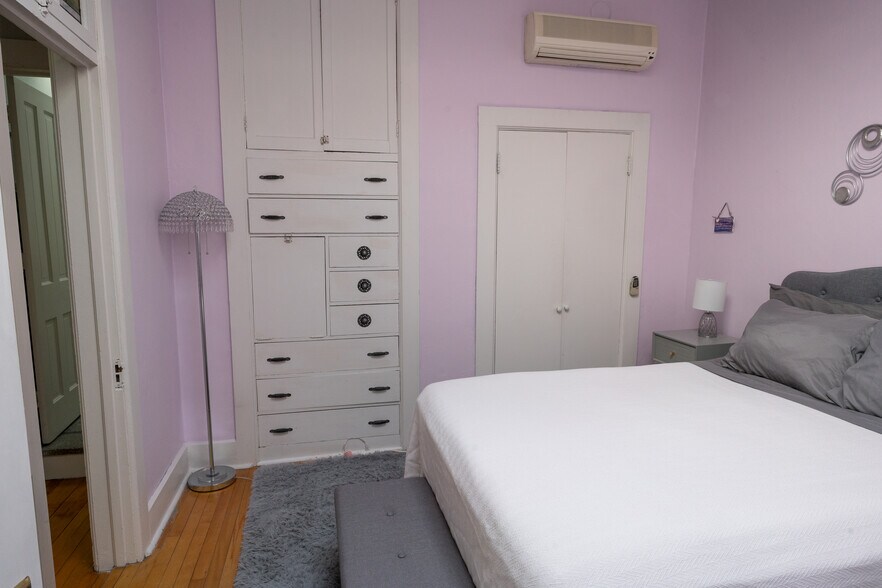 Building Photo - 456 N Main St