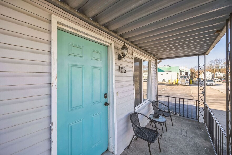 Building Photo - 105 Ash St