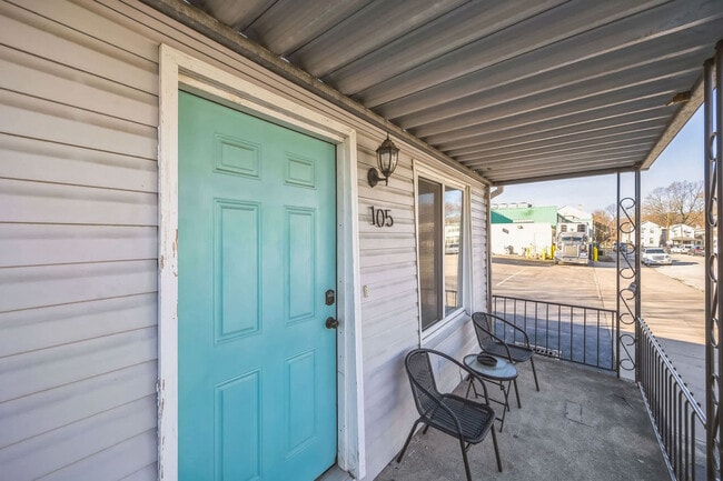 Building Photo - 105 Ash St