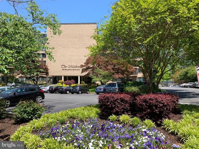 Building Photo - 600 Roosevelt Blvd